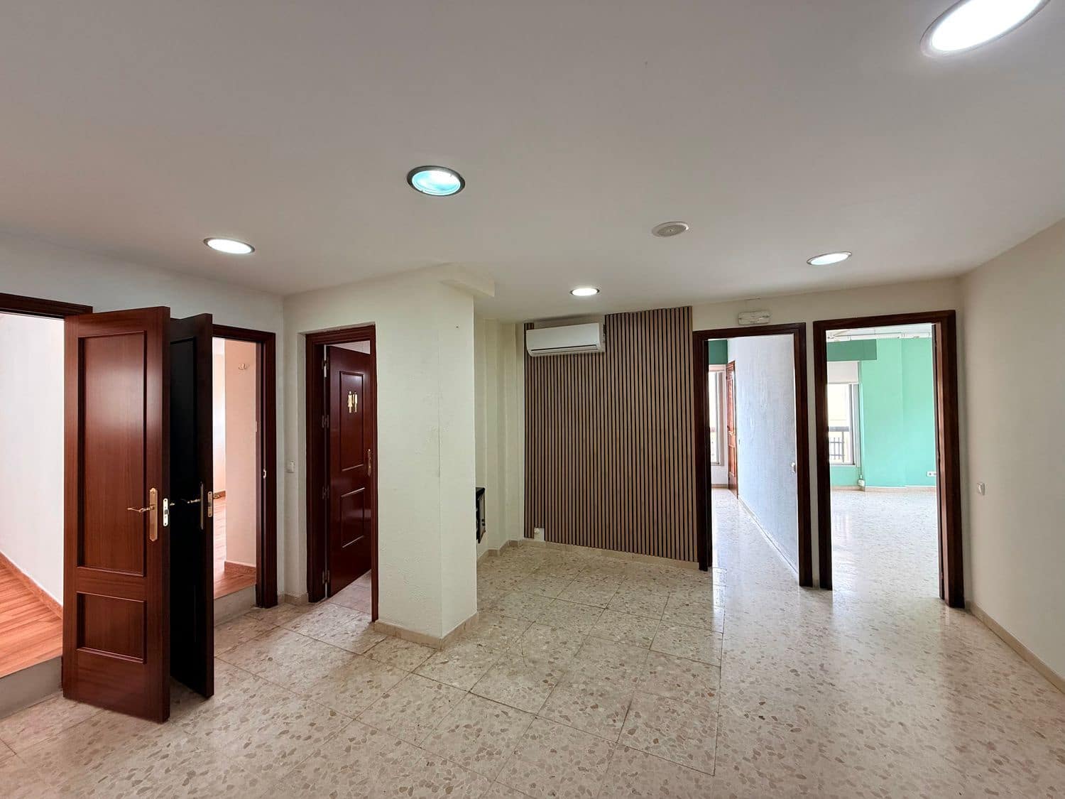 Office for rent in Marbella - € 1,800 (Ref: 9719401)