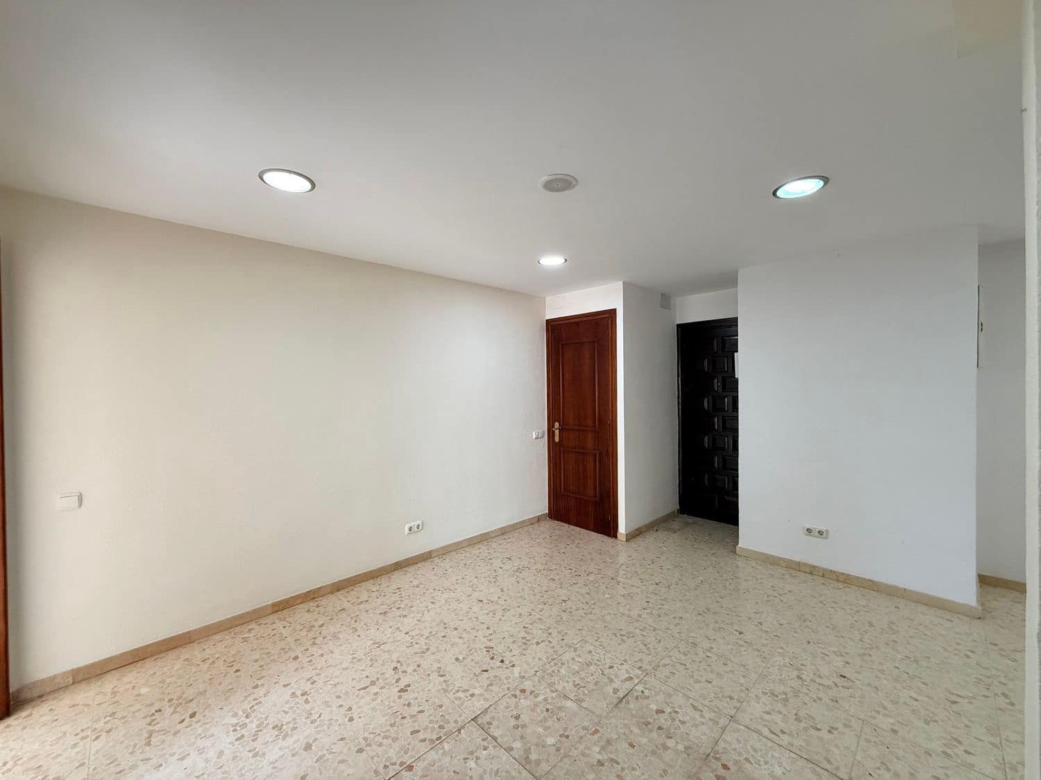 Office for rent in Marbella - € 1,800 (Ref: 9719401)
