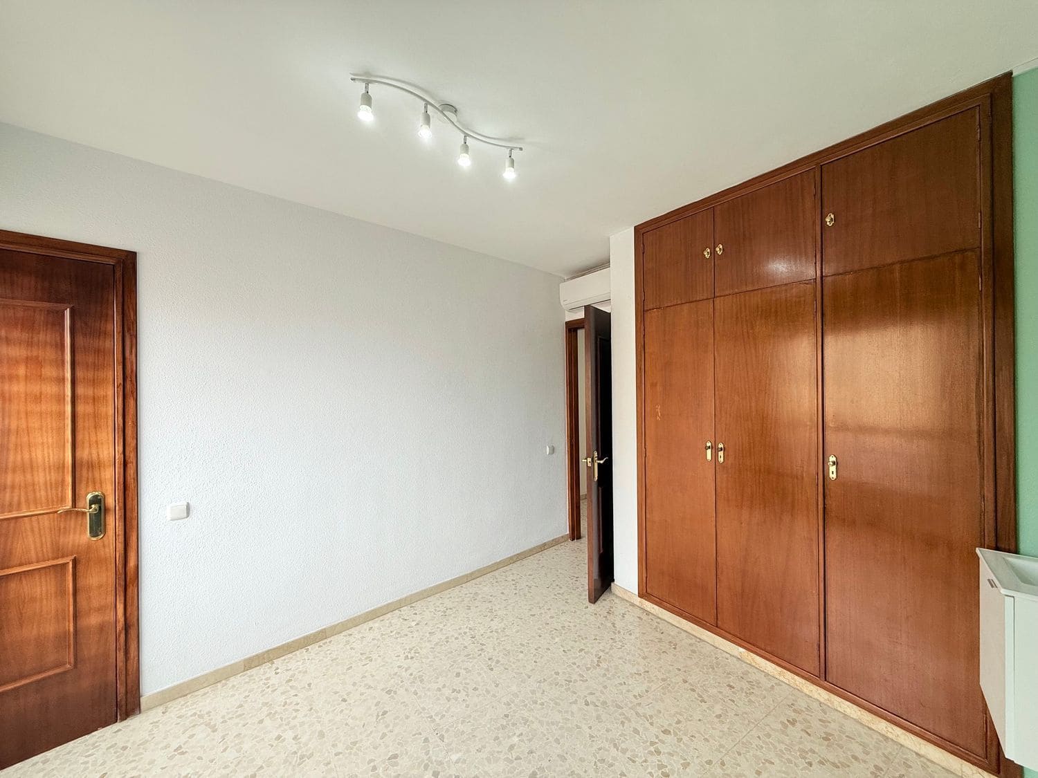 Office for rent in Marbella - € 1,800 (Ref: 9719401)
