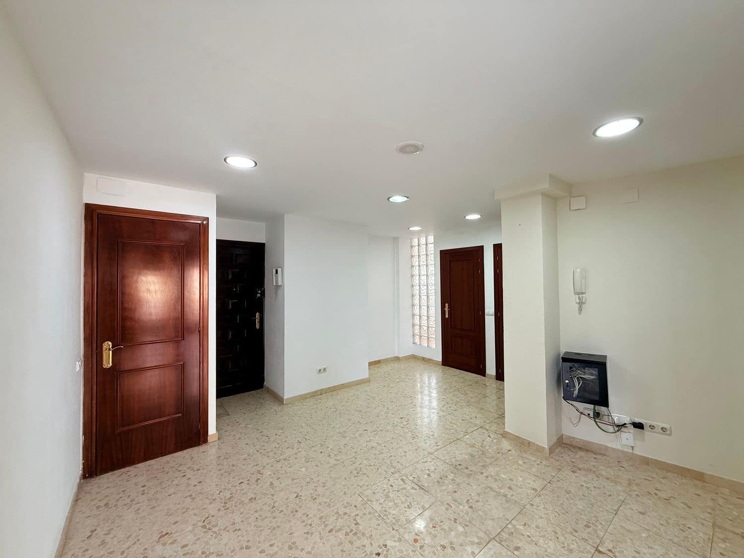 Office for rent in Marbella - € 1,800 (Ref: 9719401)