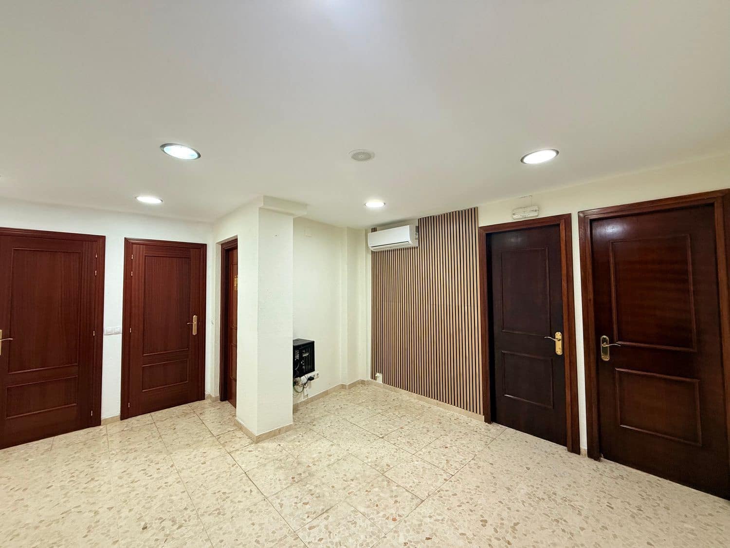 Office for rent in Marbella - € 1,800 (Ref: 9719401)