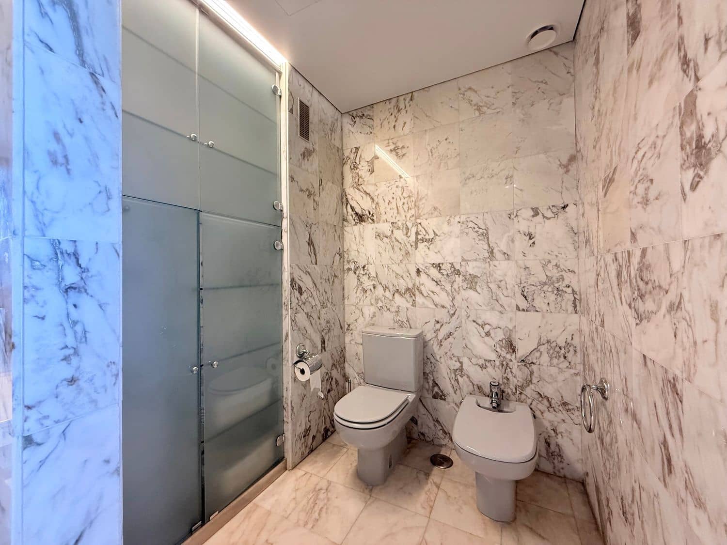 Office for rent in Marbella - € 4,000 (Ref: 9731623)