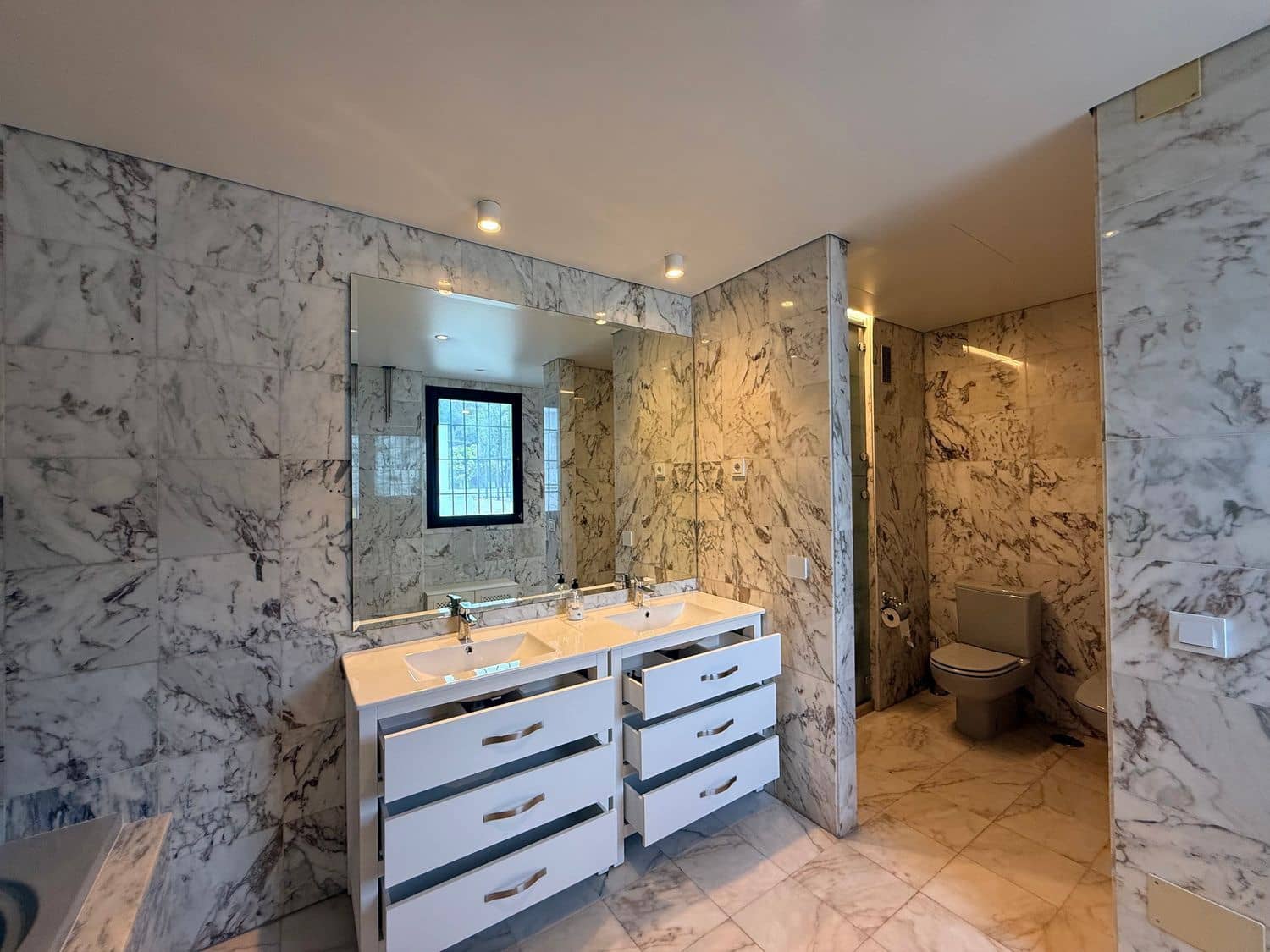 Office for rent in Marbella - € 4,000 (Ref: 9731623)