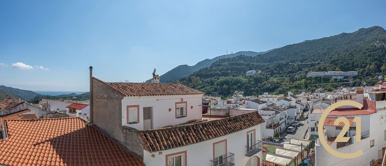 2 bedroom Apartment for sale in Ojen with garage - € 300,000 (Ref: 9731624)