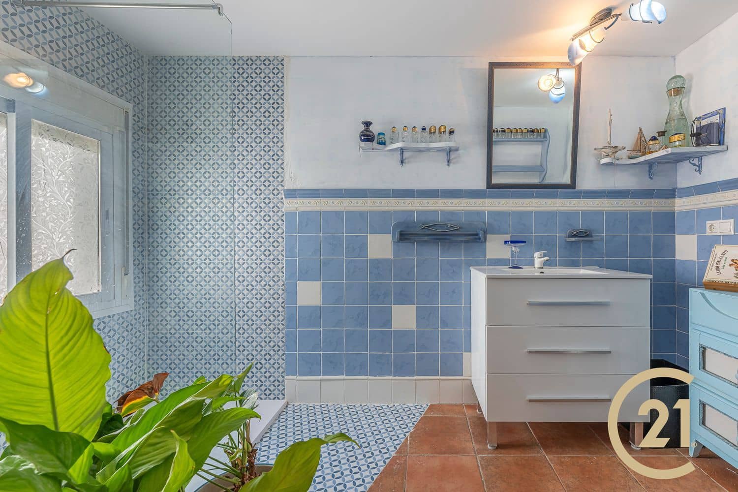 2 bedroom Apartment for sale in Ojen with garage - € 300,000 (Ref: 9731624)