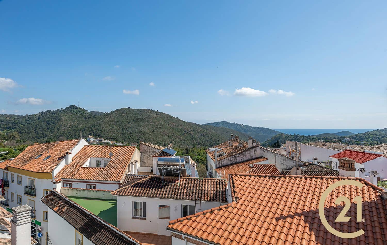 2 bedroom Apartment for sale in Ojen with garage - € 300,000 (Ref: 9731624)