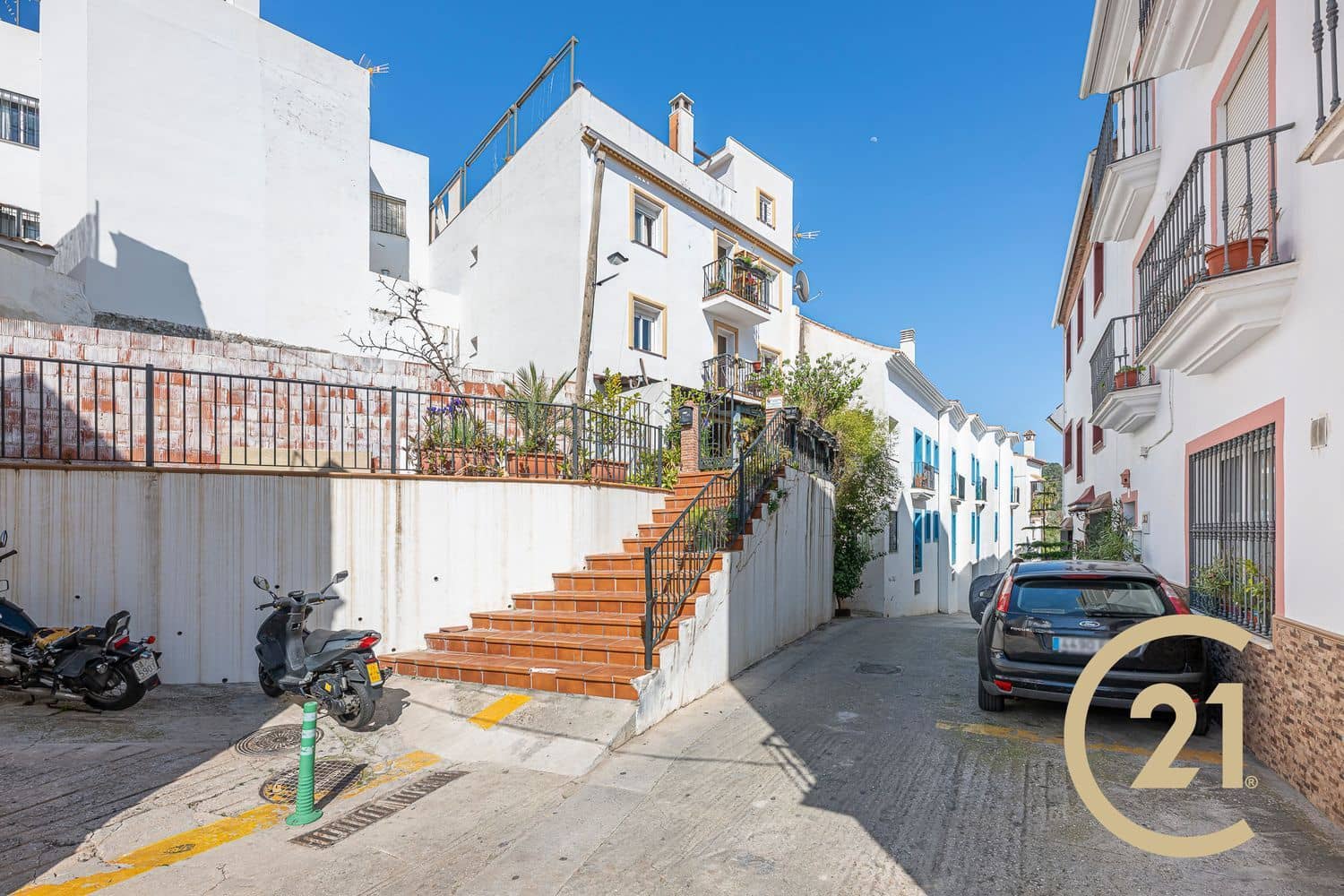 2 bedroom Apartment for sale in Ojen with garage - € 300,000 (Ref: 9731624)