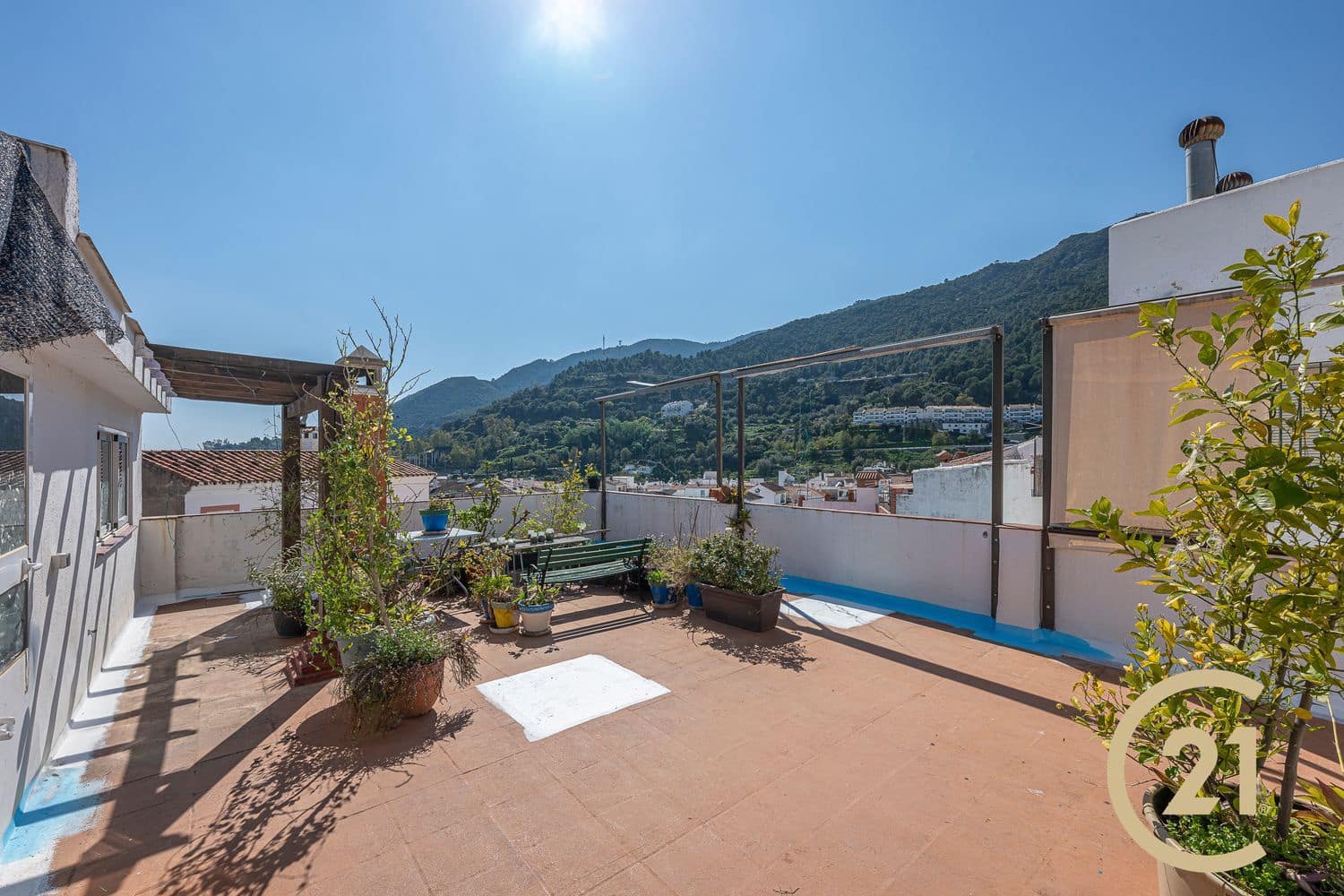 2 bedroom Apartment for sale in Ojen with garage - € 300,000 (Ref: 9731624)