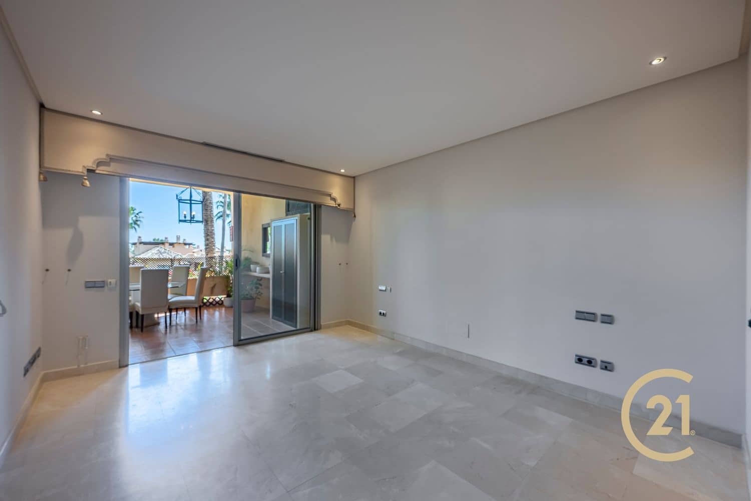 Apartamento de 2 habitaciones en Golden Mile en venta con piscina garaje - 1.195.000 € (Ref: 9755118)