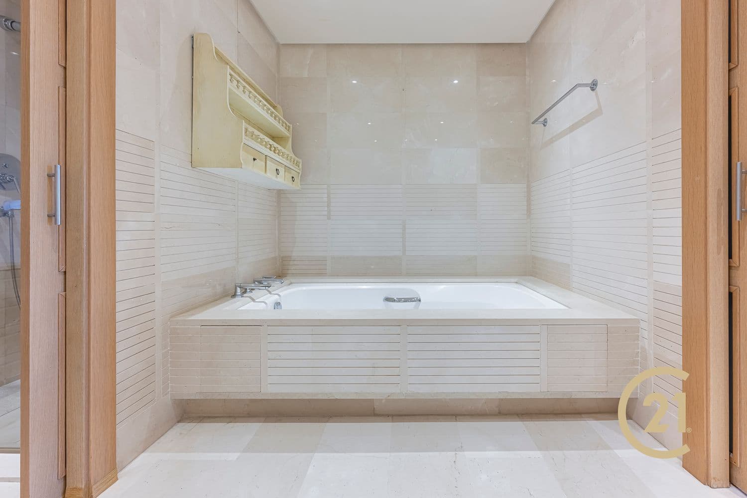 Apartamento de 2 habitaciones en Golden Mile en venta con piscina garaje - 1.195.000 € (Ref: 9755118)