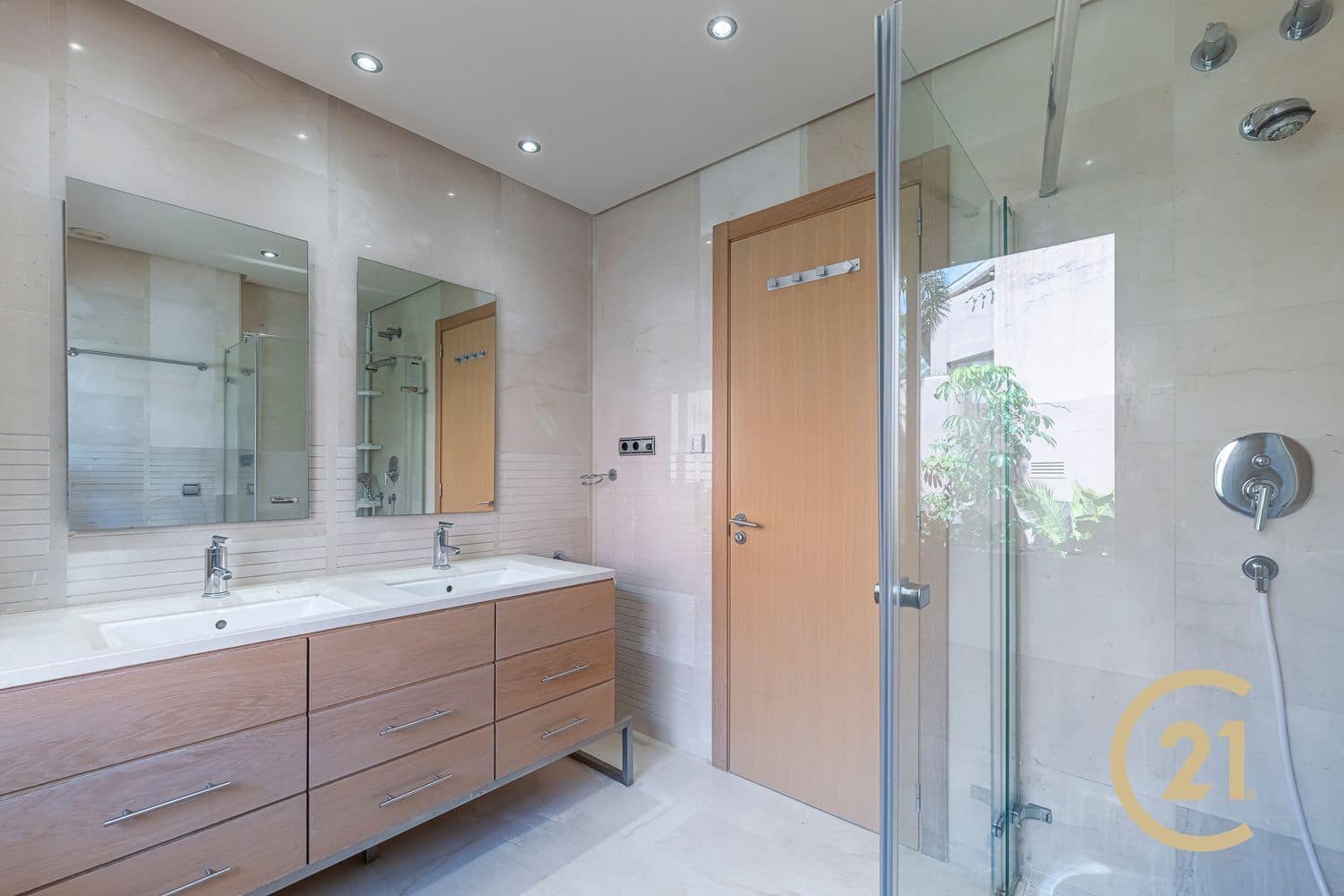 Apartamento de 2 habitaciones en Golden Mile en venta con piscina garaje - 1.195.000 € (Ref: 9755118)