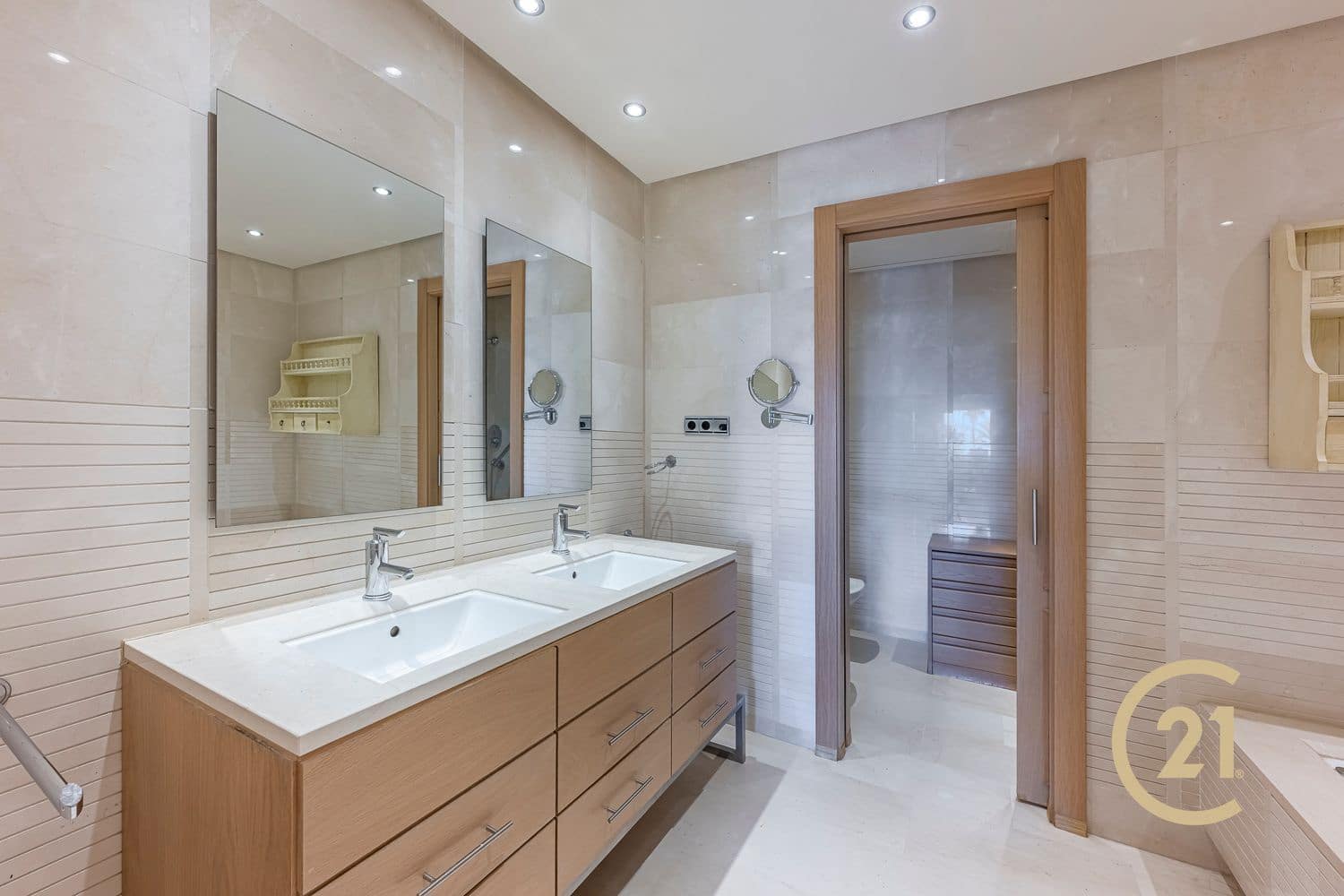 Apartamento de 2 habitaciones en Golden Mile en venta con piscina garaje - 1.195.000 € (Ref: 9755118)