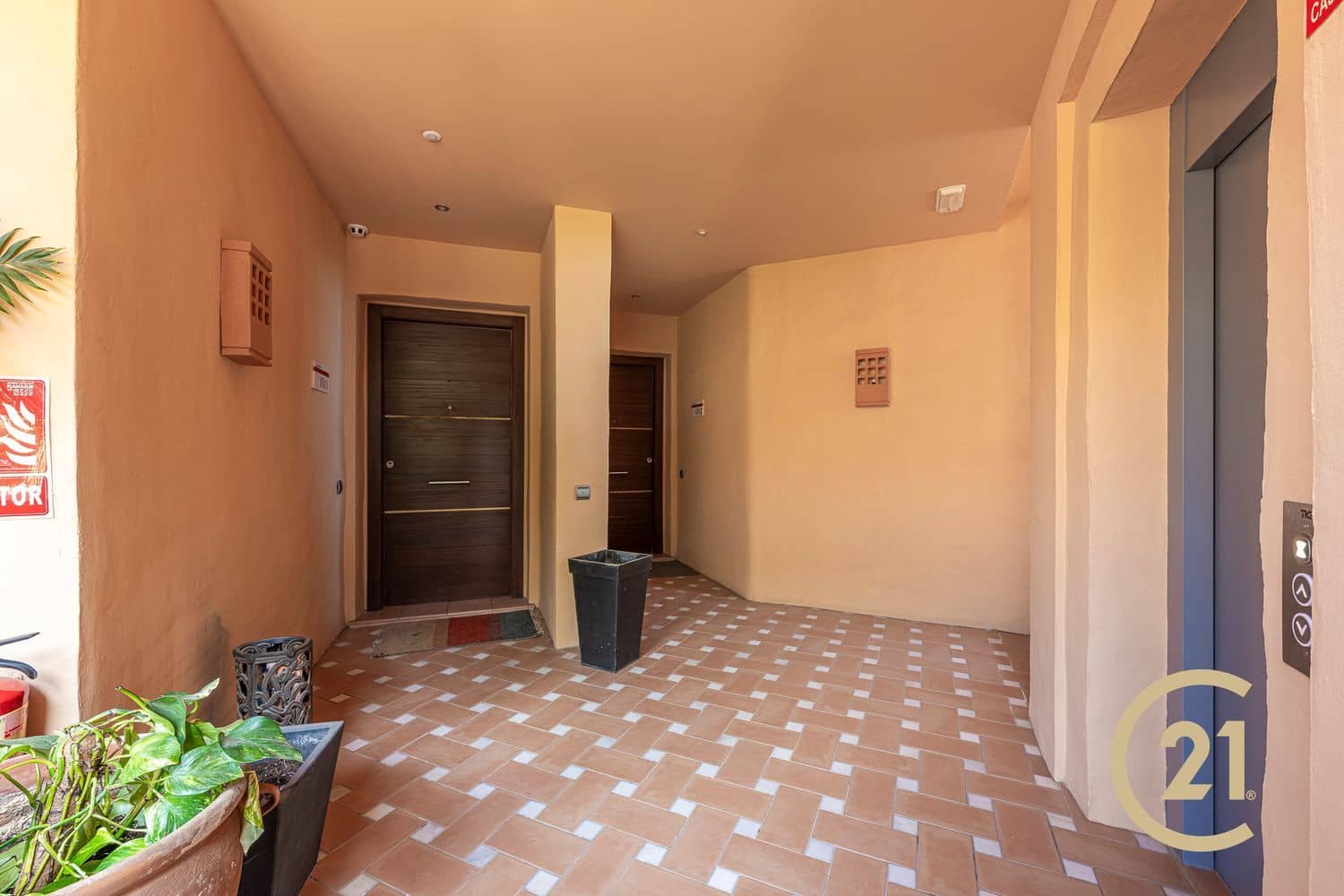 Apartamento de 2 habitaciones en Golden Mile en venta con piscina garaje - 1.195.000 € (Ref: 9755118)