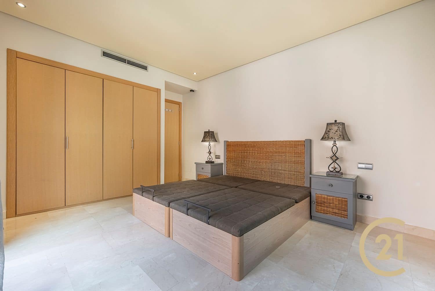 Apartamento de 2 habitaciones en Golden Mile en venta con piscina garaje - 1.195.000 € (Ref: 9755118)