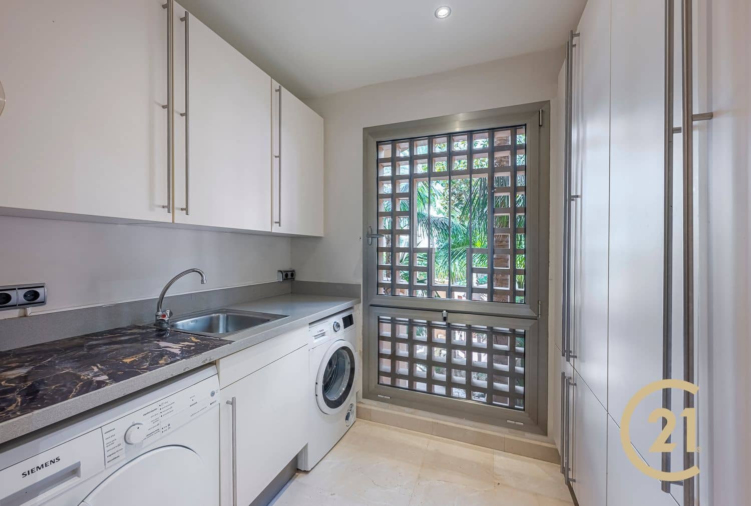 Apartamento de 2 habitaciones en Golden Mile en venta con piscina garaje - 1.195.000 € (Ref: 9755118)