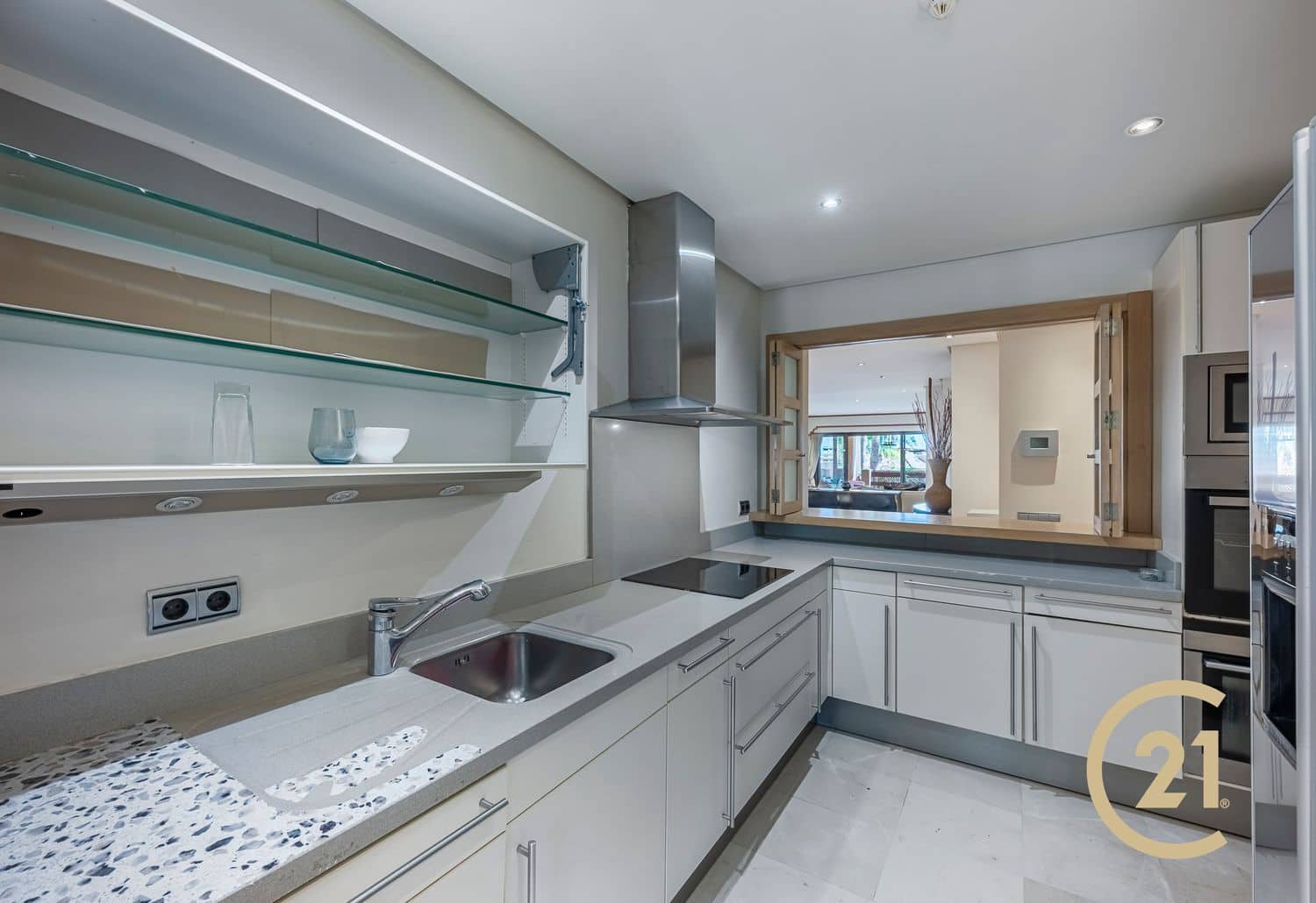 Apartamento de 2 habitaciones en Golden Mile en venta con piscina garaje - 1.195.000 € (Ref: 9755118)