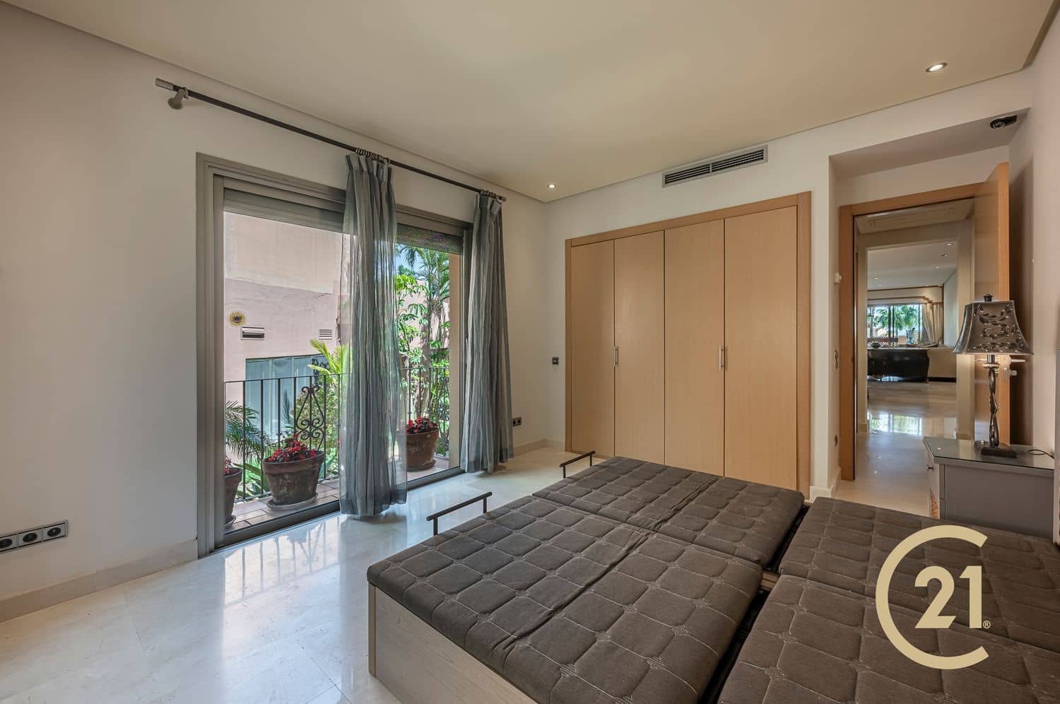 Apartamento de 2 habitaciones en Golden Mile en venta con piscina garaje - 1.195.000 € (Ref: 9755118)