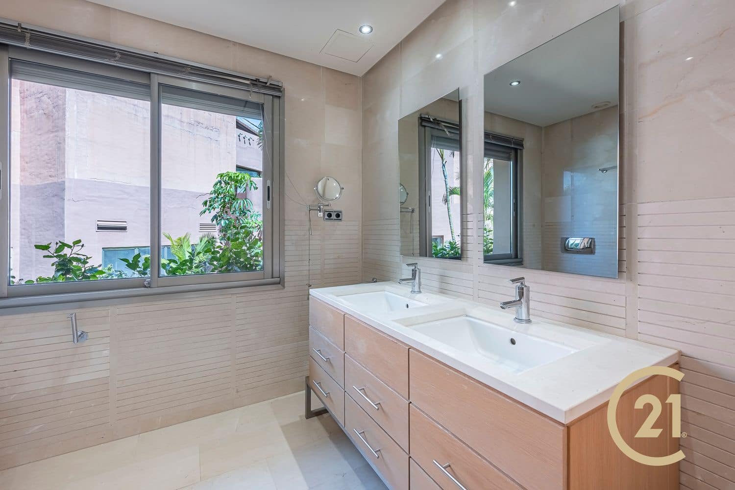 Apartamento de 2 habitaciones en Golden Mile en venta con piscina garaje - 1.195.000 € (Ref: 9755118)