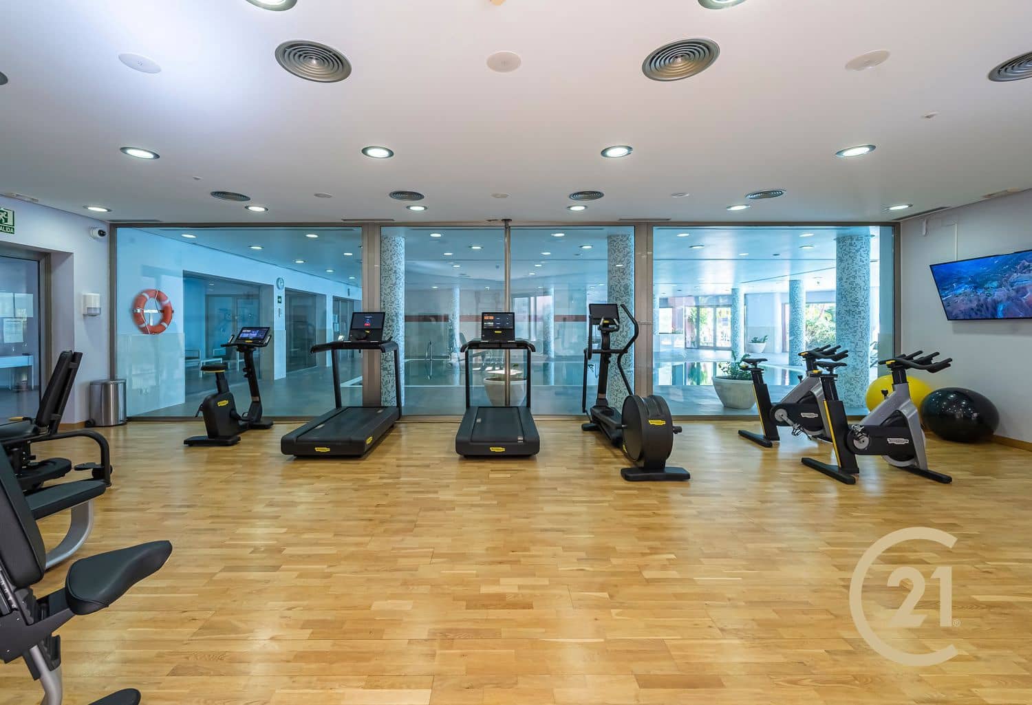 Apartamento de 2 habitaciones en Golden Mile en venta con piscina garaje - 1.195.000 € (Ref: 9755118)