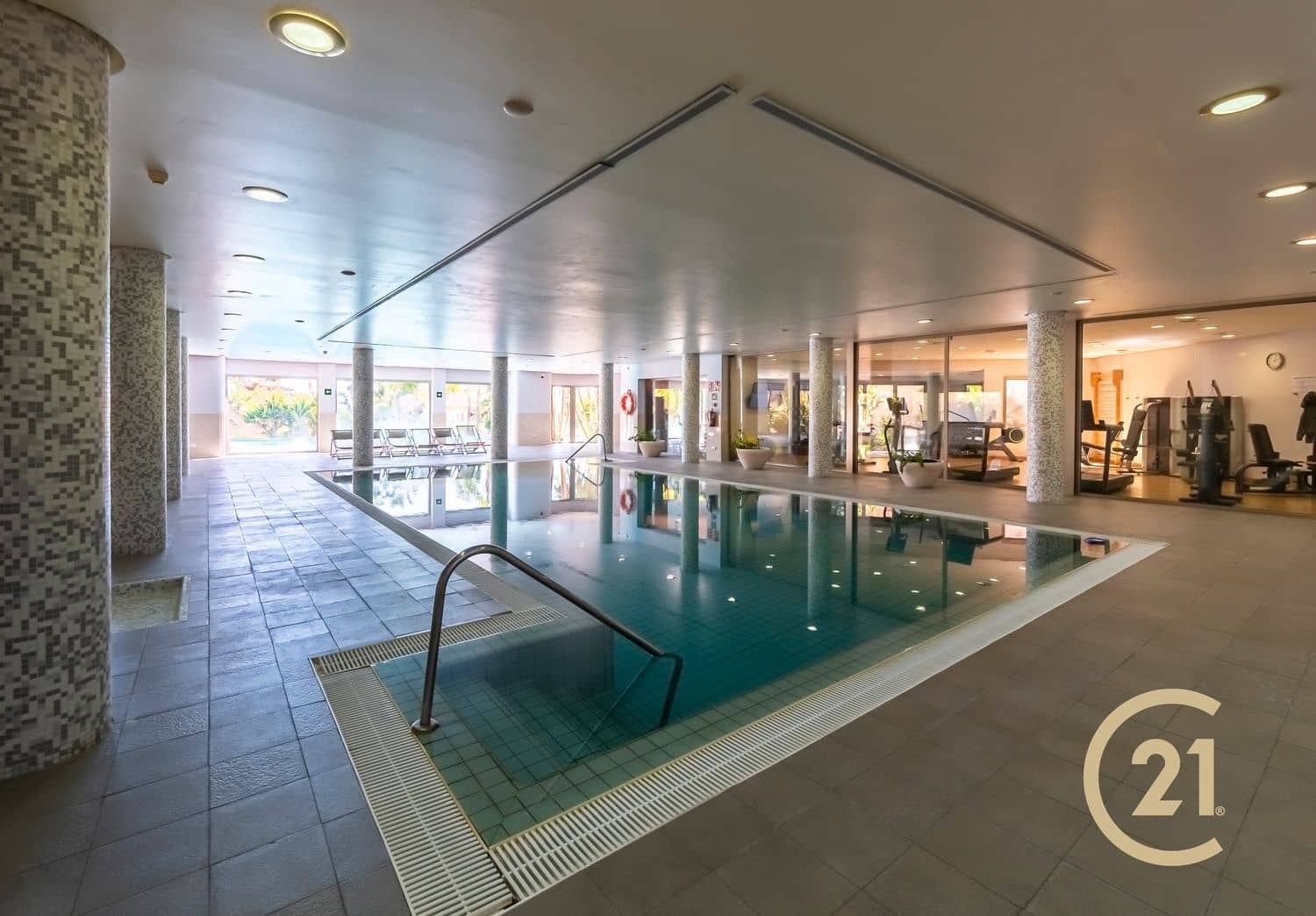 Apartamento de 2 habitaciones en Golden Mile en venta con piscina garaje - 1.195.000 € (Ref: 9755118)