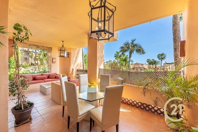 2 sypialnia Apartament na sprzedaż w Sierra Blanca, Marbella z basenem garażem - 1 195 000 € (Ref: 9755118)