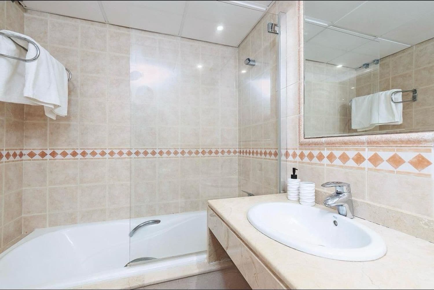 4 sovrum Lägenhet att hyra i Marbella med pool garage - 3 750 € (Ref: 9761610)