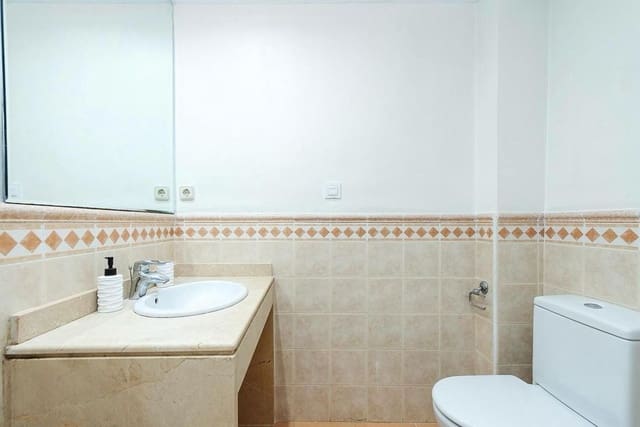 4 sovrum Lägenhet att hyra i Lomas De Marbella, Marbella med pool garage - 3 750 € (Ref: 9761610)