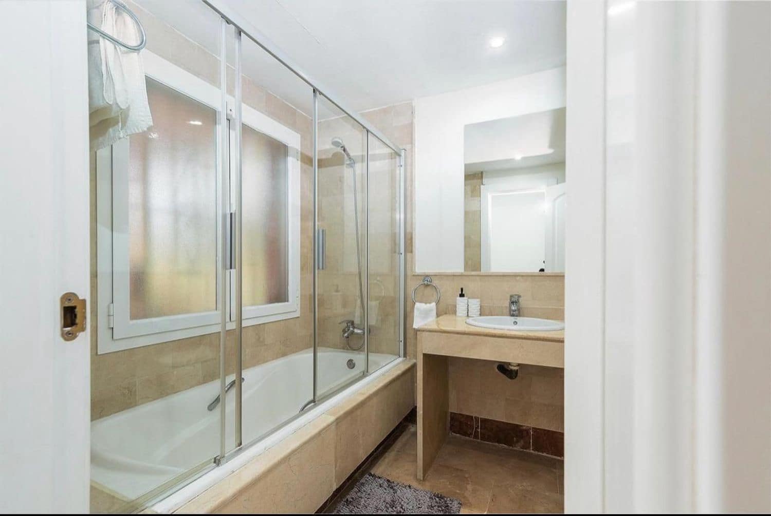 4 sovrum Lägenhet att hyra i Marbella med pool garage - 3 750 € (Ref: 9761610)