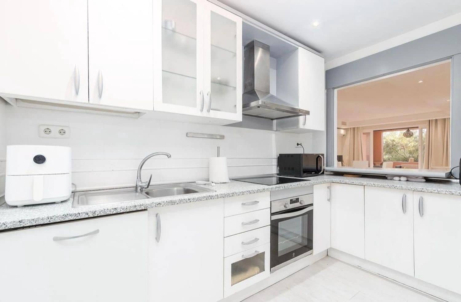 4 sovrum Lägenhet att hyra i Marbella med pool garage - 3 750 € (Ref: 9761610)