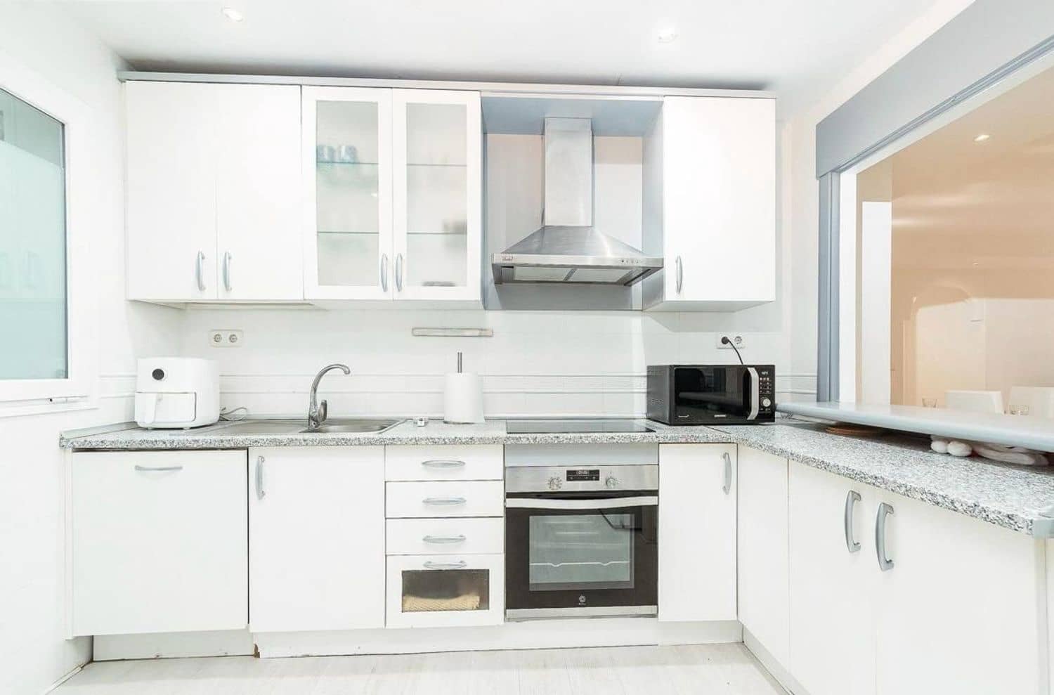 4 sovrum Lägenhet att hyra i Marbella med pool garage - 3 750 € (Ref: 9761610)