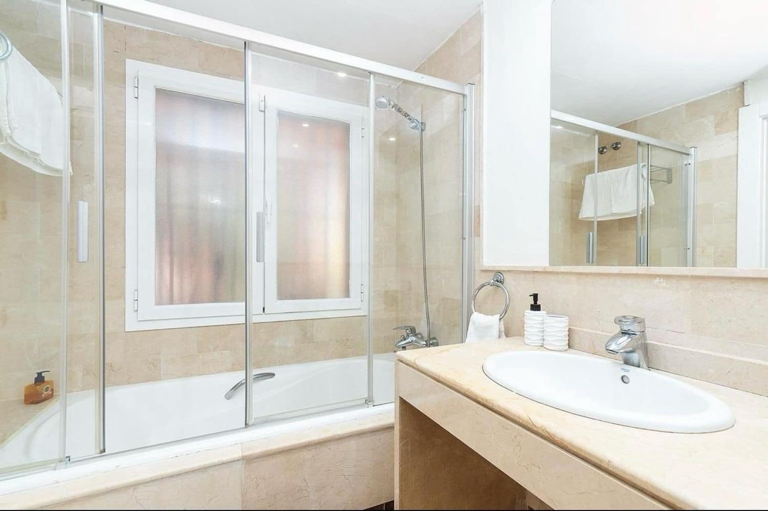 4 sovrum Lägenhet att hyra i Marbella med pool garage - 3 750 € (Ref: 9761610)