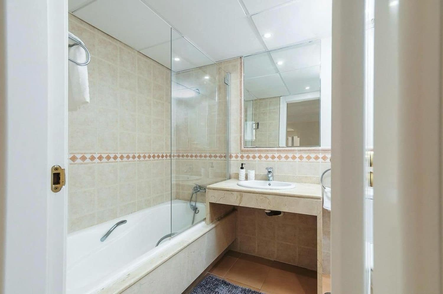 4 sovrum Lägenhet att hyra i Marbella med pool garage - 3 750 € (Ref: 9761610)