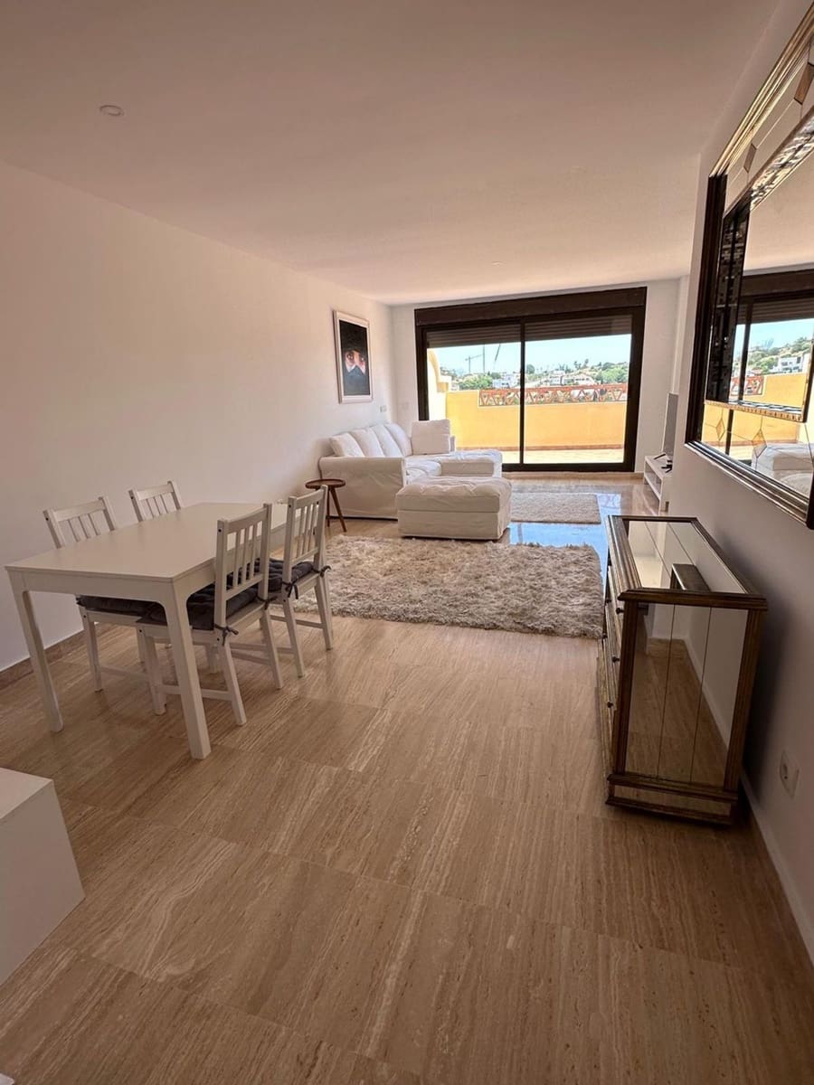 Appartement de 2 chambres à louer à Estepona avec piscine garage - 1 600 € (Ref: 9798581)