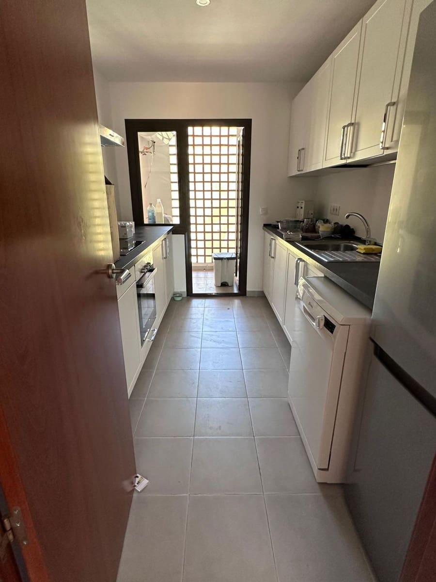 Appartement de 2 chambres à louer à Estepona avec piscine garage - 1 600 € (Ref: 9798581)