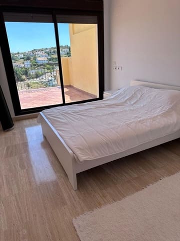 Appartement de 2 chambres à louer à Valle Romano Golf, Estepona avec piscine garage - 1 600 € (Ref: 9798581)