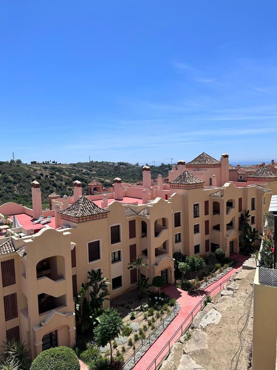 Appartement de 2 chambres à louer à Estepona avec piscine garage - 1 600 € (Ref: 9798581)
