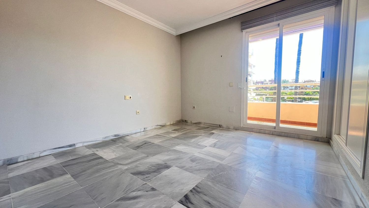 3 sovrum Lägenhet att hyra i Marbella med pool garage - 2 000 € (Ref: 9815661)