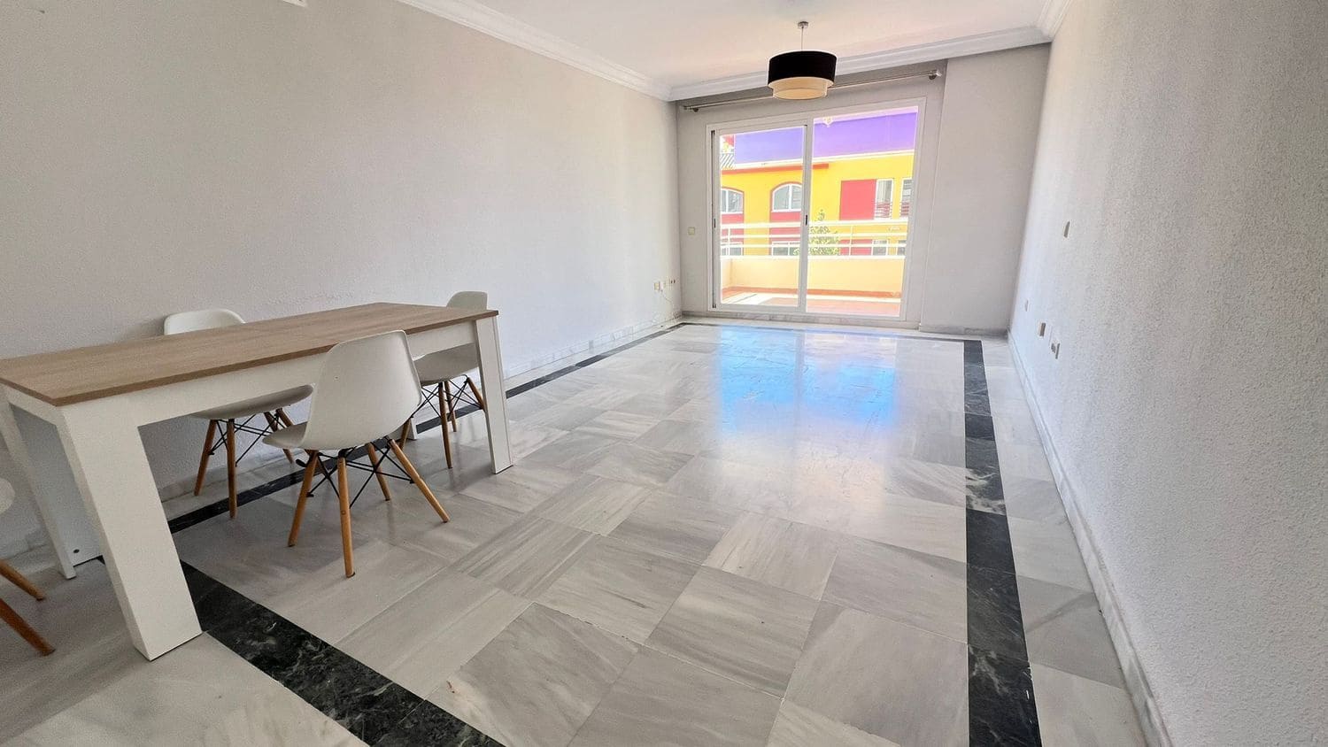 3 sovrum Lägenhet att hyra i Marbella med pool garage - 2 000 € (Ref: 9815661)