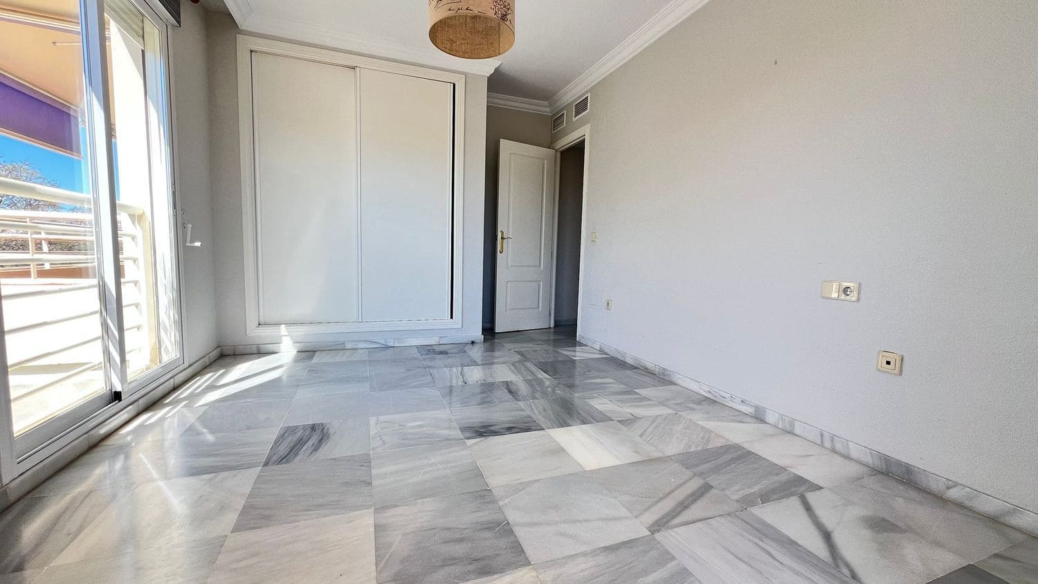 3 sovrum Lägenhet att hyra i Marbella med pool garage - 2 000 € (Ref: 9815661)