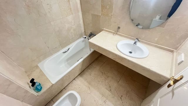 3 sovrum Lägenhet att hyra i La Carolina - Guadalpín, Marbella med pool garage - 2 000 € (Ref: 9815661)
