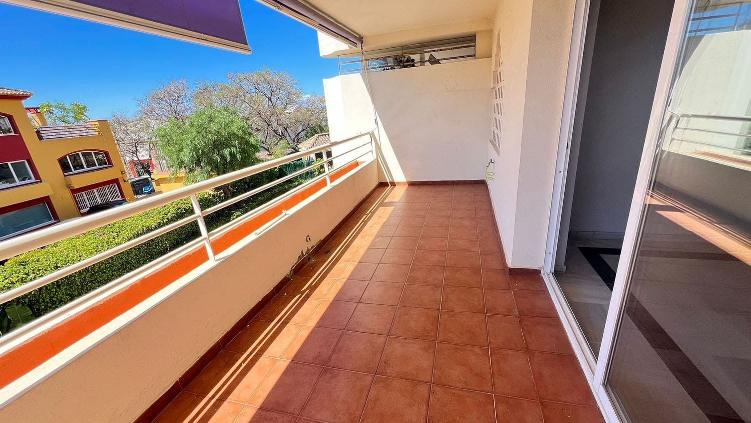 3 sovrum Lägenhet att hyra i Marbella med pool garage - 2 000 € (Ref: 9815661)