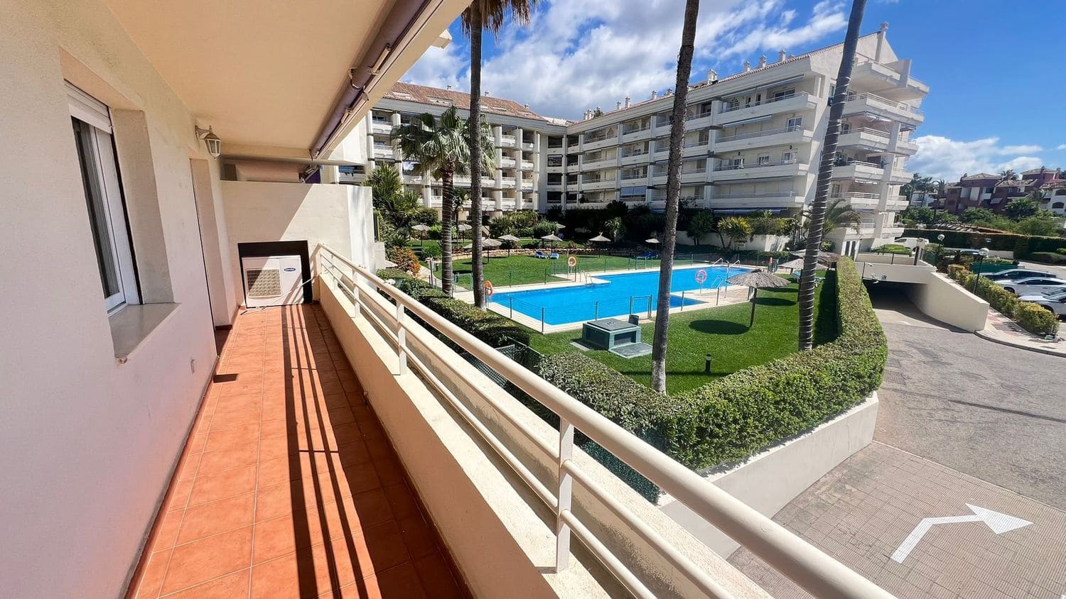 3 sovrum Lägenhet att hyra i Marbella med pool garage - 2 000 € (Ref: 9815661)