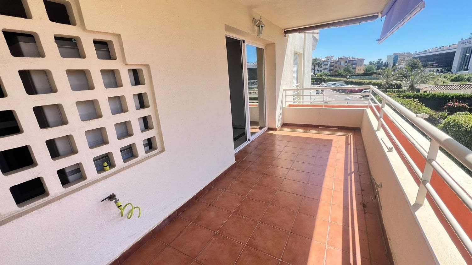3 sovrum Lägenhet att hyra i Marbella med pool garage - 2 000 € (Ref: 9815661)
