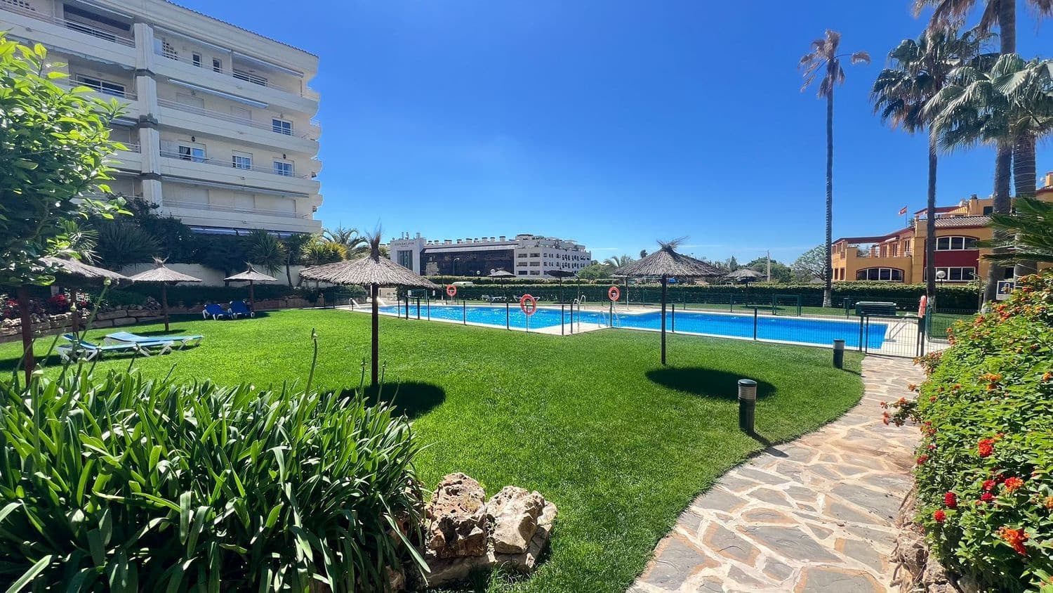 3 sovrum Lägenhet att hyra i Marbella med pool garage - 2 000 € (Ref: 9815661)