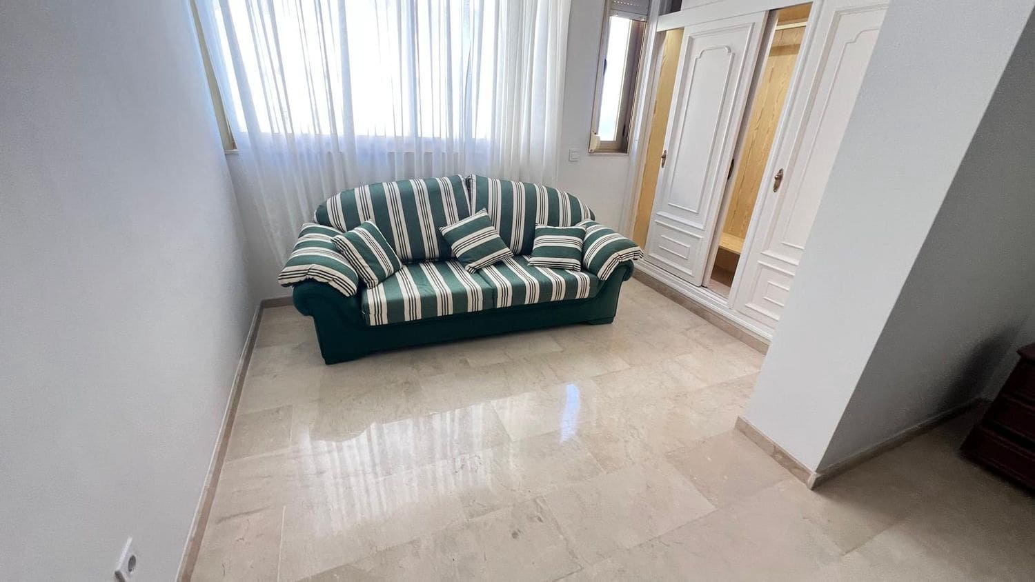 2 sypialnia Apartament do wynajęcia w Marbella z basenem garażem - 3 100 € (Ref: 9819986)