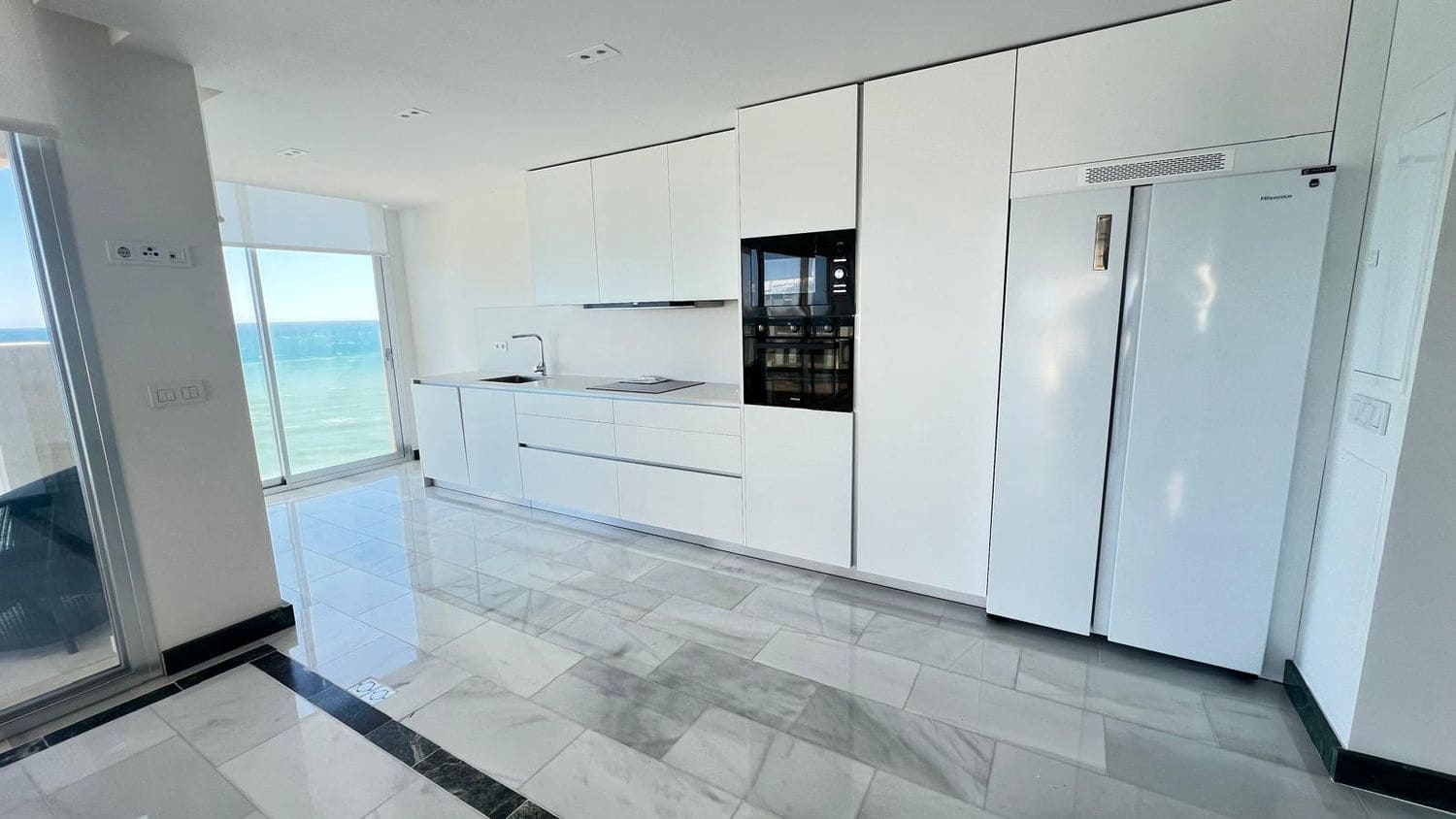 2 sypialnia Apartament do wynajęcia w Marbella z basenem garażem - 3 100 € (Ref: 9819986)