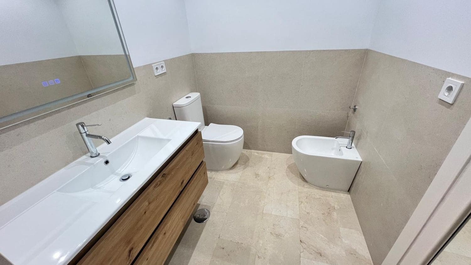 2 sypialnia Apartament do wynajęcia w Marbella z basenem garażem - 3 100 € (Ref: 9819986)