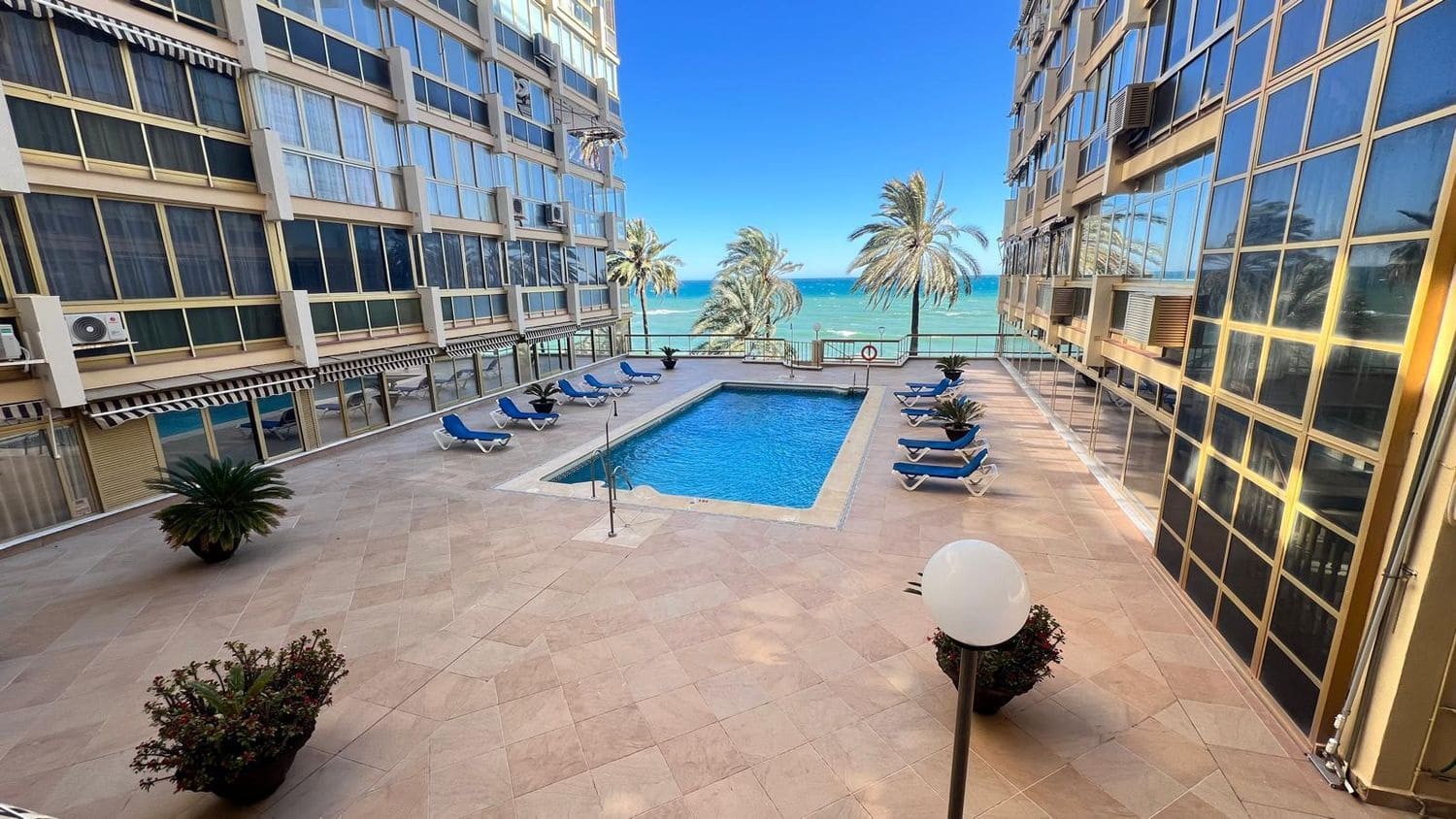 2 sypialnia Apartament do wynajęcia w Marbella z basenem garażem - 3 100 € (Ref: 9819986)