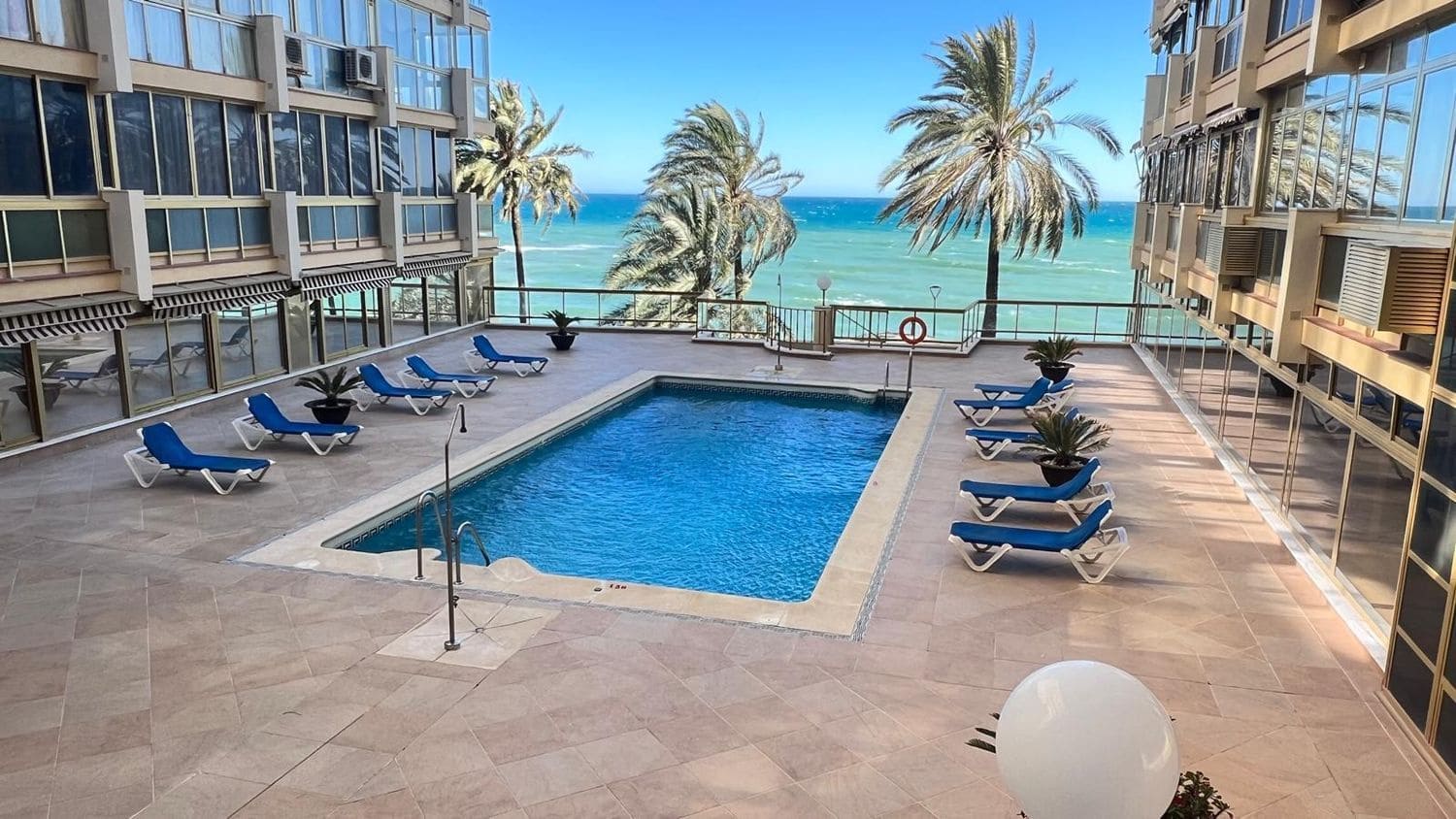 2 sypialnia Apartament do wynajęcia w Marbella z basenem garażem - 3 100 € (Ref: 9819986)