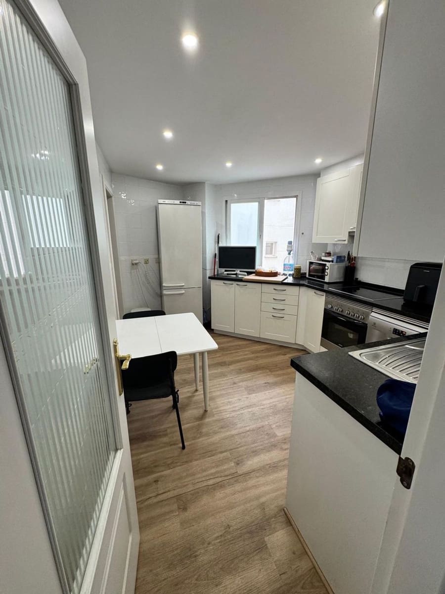 3 slaapkamer Appartement te huur in Marbella met zwembad garage - € 2.400 (Ref: 9824548)